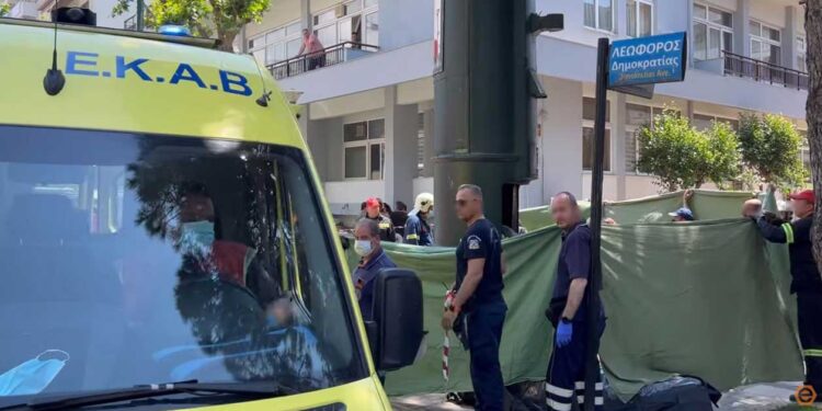 ΠΡΙΝ ΑΠΟ ΛΙΓΟ: 40χρονος κόπηκε στα δύο σε κάδο πολτοποίησης (video)