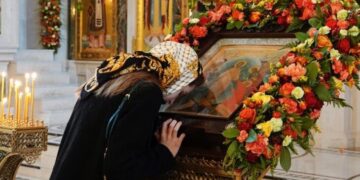 Alldaynews.gr Συγκλονιστική μαρτυρία για τον Άγιο Εφραίμ: Μητέρα αποκαλύπτει πως έσωσε το νεογέννητο βρέφος τους