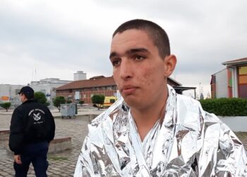 Θεσσαλονίκη: 21χρονος βούτηξε στον Θερμαϊκό για να σώσει γυναίκα (video)