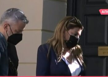 Alldaynews.gr Έλενα Παπαρίζου: Στα δικαστήρια της Ευελπίδων από νωρίς το πρωί (video)