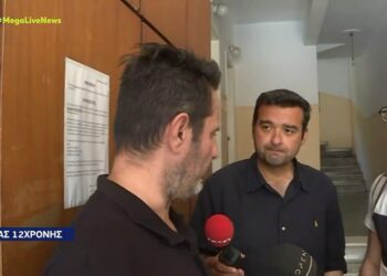 Θεσσαλονίκη: Ραγίζει καρδιές ο πατέρας της 12χρονης που “έφυγε” στον ύπνο της – “Τη βρήκε μελανιασμένη η γυναίκα μου” (video)