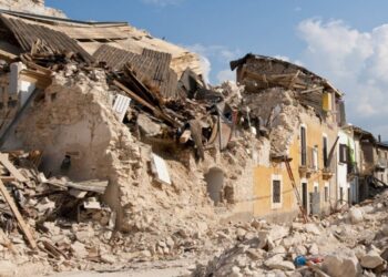 Σεισμός 6,1 Ρίχτερ – Ασύλληπτη τραγωδία: Στους 950 οι νεκροί και συνεχίζουν να ξεθάβουν πτώματα (φωτο, video)