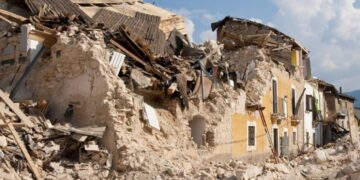 Alldaynews.gr Σεισμός 6,1 Ρίχτερ – Ασύλληπτη τραγωδία: Στους 950 οι νεκροί και συνεχίζουν να ξεθάβουν πτώματα (φωτο, video)