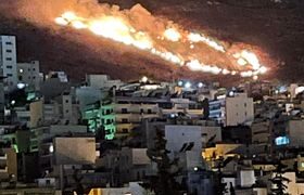 Alldaynews.gr Φωτιά μαίνεται στο Σχιστό – Δείτε βίντεο και φωτογραφίες