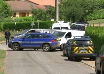 Σοκ: 13χρονη νεκρή μετά από μαχαίρωμα στο λαιμό – Συνελήφθη 14χρονος φίλος της (φωτο, video)