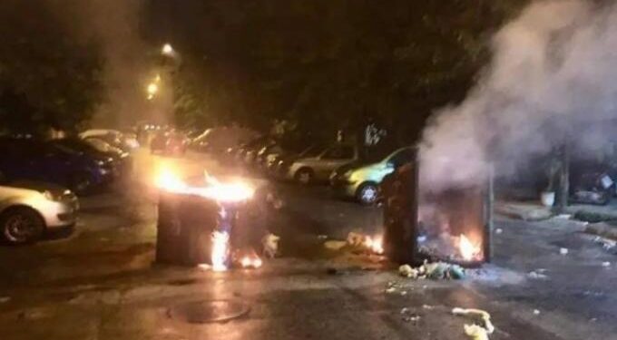 Alldaynews.gr Γενικευμένα επεισόδια στα Εξάρχεια – Κάηκαν δύο αυτοκίνητα