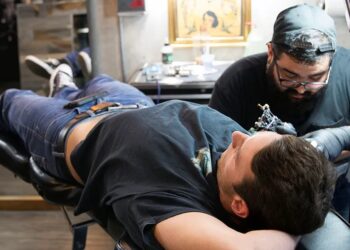 Πήγε να βγάλει με λέιζερ το «καταραμένο» τατουάζ και δεν πίστευαν στα μάτια τους: «Δεν είναι δυνατόν να έκανες αυτό το πράμα»