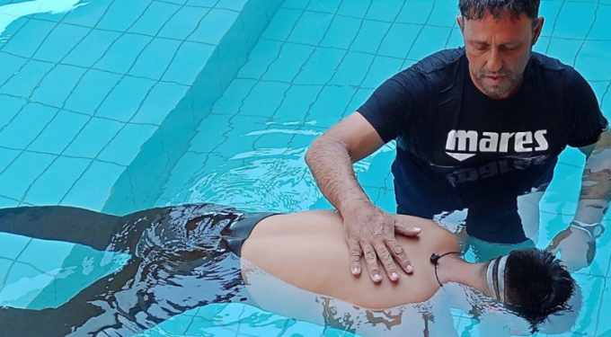 Παγκόσμιο ρεκόρ στατικής άπνοιας: 16χρονος από τον Βόλο έμεινε στο νερό 5 λεπτά και 20 δευτερόλεπτα