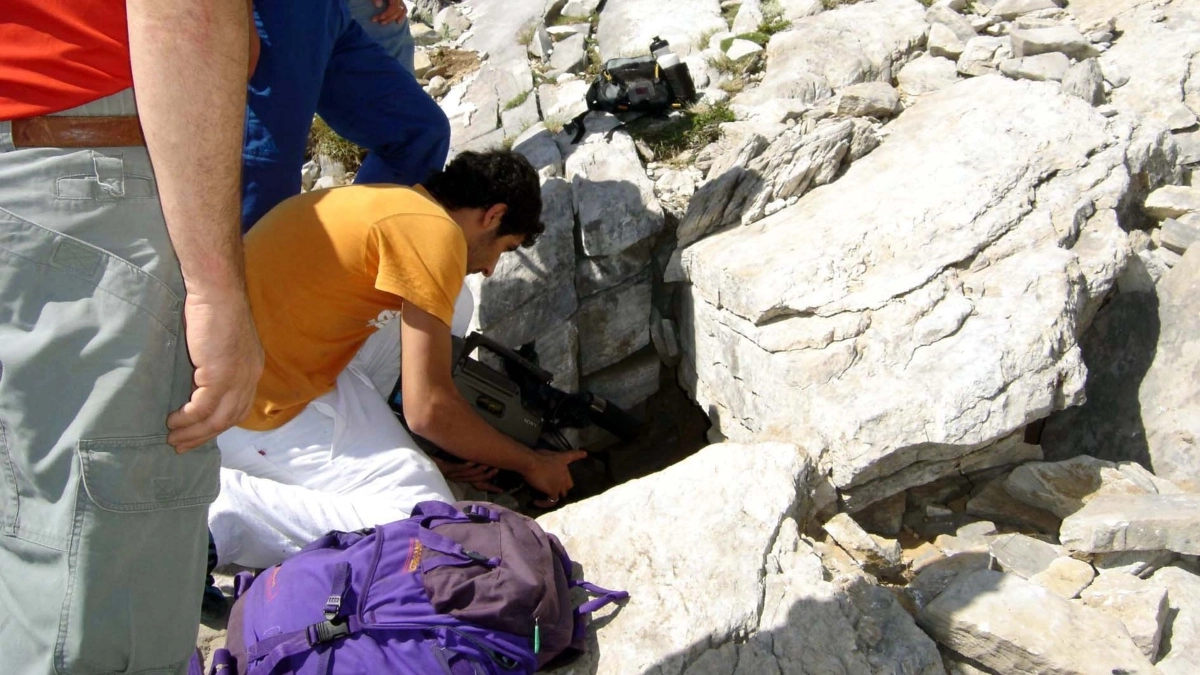 Το συγκλονιστικό γράμμα του Λιαντίνη στην κόρη του πριν πάει στο μέρος που πέθανε: Ζήτησε να τον βρουν μετά από 7 χρόνια (video)