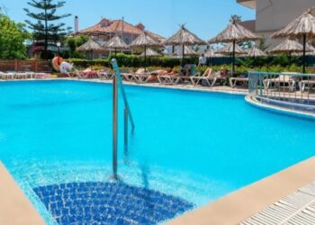 Σοκαριστικό Τέλος: Βούτηξε σε πισίνα ξενοδοχείου και πέθανε