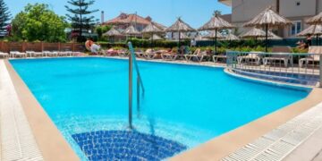 Σοκαριστικό Τέλος: Βούτηξε σε πισίνα ξενοδοχείου και πέθανε