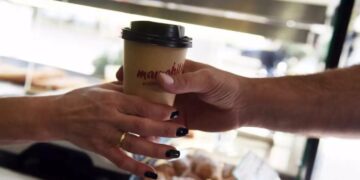 Alldaynews.gr Μειωμένος ΦΠΑ για ακόμα έξι μήνες σε εστίαση, καφετέριες και μέσα μαζικής μεταφοράς