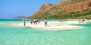 Alldaynews.gr Το θαύμα της φύσης: Η ελληνική παραλία με τη ροζ άμμο και τα αμέτρητα κοχύλια που θεωρείται από τις 10 καλύτερες στον κόσμο