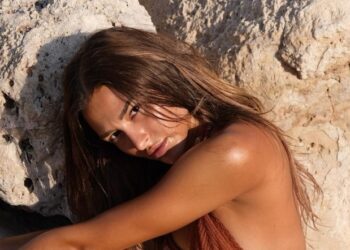 “Ξεσάλωσε” η Ναυσικά μετά το Survivor – Δείχνει γυμνά τα απίθανα οπίσθιά της σε σούπερ ζουμ