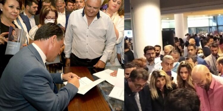 Ουρές για ένα αυτόγραφο: Ο Άδωνις Γεωργιάδης εμφανίστηκε στην οδό Πειραιώς και προκάλεσε το αδιαχώρητο[video]