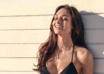 Ναυσικά Παναγιωτακοπούλου: Εντυπωσίασε με το μπούστο της στη Μύκονο[video]