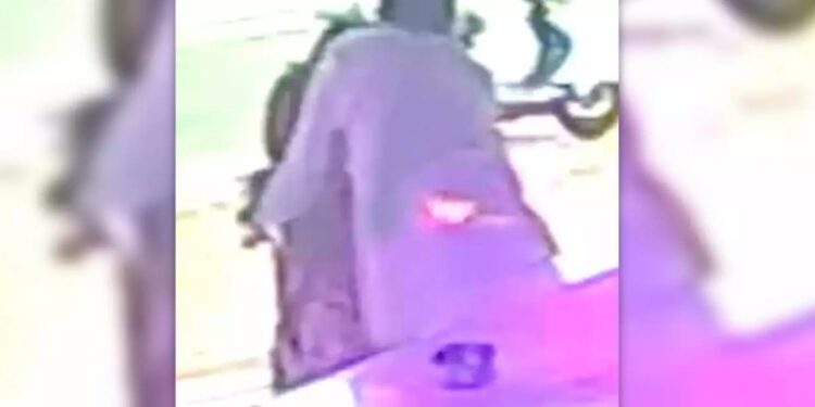 Alldaynews.gr Κρήτη: Φωτογραφίες ντοκουμέντα με τον πατέρα να ερωτοτροπεί με την κόρη του σε μπαρ