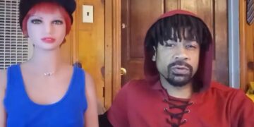 YouTuber έχει αναπτύξει σχέσεις με ερωτικές κούκλες επειδή νιώθει την «αποδοχή»[video]