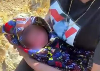 Σοκ στη Λέσβο: Γυναίκα γέννησε στα βράχια[photos]