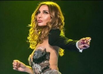 Τρέλανε κόσμο η Δέσποινα Βανδή: Με καυτό σορτσάκι στην τελευταία παράσταση του Μπισμπίκη