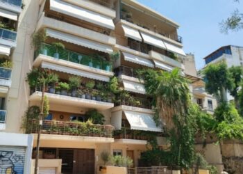 Θρήνος για την 21χρονη που έπεσε στο κενό: Το δράμα που ζούσε-”Άκουσα ενα πολύ δυνατά το μπαμ. Και μετά φωνές”