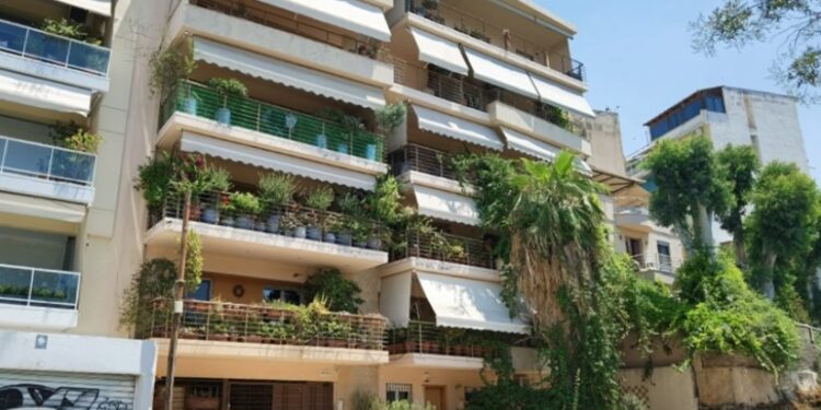 Alldaynews.gr Θρήνος για την 21χρονη που έπεσε στο κενό: Το δράμα που ζούσε-”Άκουσα ενα πολύ δυνατά το μπαμ. Και μετά φωνές”