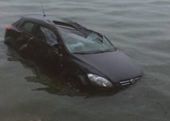Πνίγηκε μετά από καταδίωξη στον Έβρο: Το αυτοκίνητο έπεσε σε λίμνη και εκείνος ήταν στο πορτ μπαγκάζ