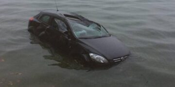 Πνίγηκε μετά από καταδίωξη στον Έβρο: Το αυτοκίνητο έπεσε σε λίμνη και εκείνος ήταν στο πορτ μπαγκάζ