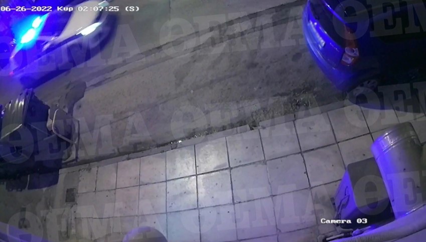 Έγκλημα στη Ραφήνα: Η στιγμή που φτάνει η αστυνομία για τον 42χρονο που ξυλοκοπήθηκε μέχρι θανάτου[video]