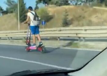 Θεσσαλονίκη: Νεαρός τρέχει με πατίνι στον Περιφερειακό – «Πάτησε» τα 100 χλμ/ώρα!