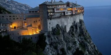 Alldaynews.gr Τραγωδία στο Άγιο Όρος: Νεκρός 28χρονος προσκυνητής