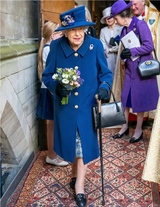 Βασίλισσα Ελισάβετ: «Σβήνει μπροστά στα μάτια μας» - Ανησυχία πυροδότησαν νέες φωτογραφίες
