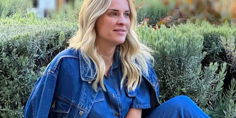 Alldaynews.gr Στο νοσοκομείο για χειρουργείο η Έλενα Ασημακοπούλου