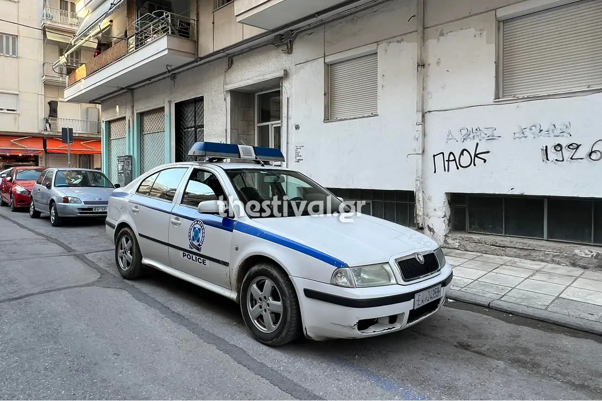 Νεκρός 43χρονος εντοπίστηκε σε πρασιά πολυκατοικίας στην Ανατολική Θεσσαλονίκη -Είχε φύγει από το σπίτι (φωτο)