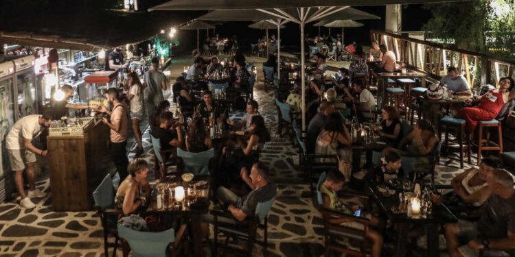 Δήμος Αλίμου: Τέλος στη μουσική στα μαγαζιά στις 11 το βράδυ – «Δεν θα γίνουμε Φαληράκι ή Λαγανάς»