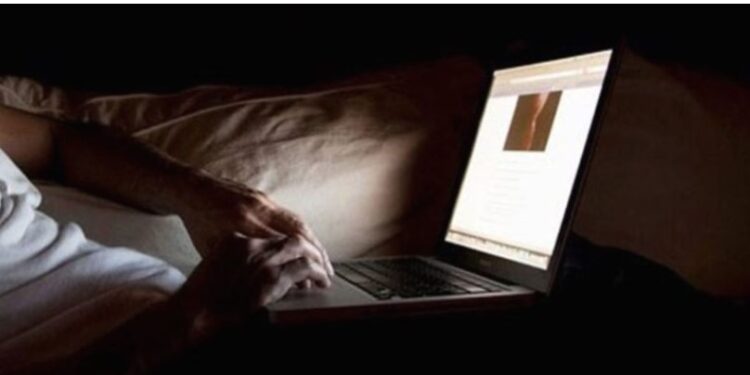 Alldaynews.gr Παντρεμένος ζητούσε γυμνές φωτογραφίες από 15χρονη-Η παρατηρητική μητέρα τα κατάλαβε όλα