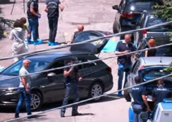 Alldaynews.gr Νέα γυναικοκτονία: Άφησε τα 2 παιδιά στο σχολείο – Την πλησίασε ο πρώην και τη σκότωσε ενώ ήταν στο αυτοκίνητο (φωτο, video)