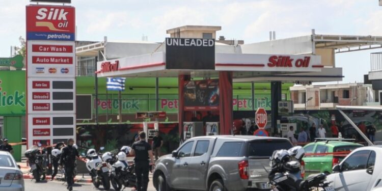 Έγκλημα στο Γέρακα-Ξεσπά ο πατέρας: ”Η νύχτα σκότωσε το παιδί μου-Οι Βρώμικοι Αστυνομικοί ξέρουν…”[Σκληρές Εικόνες]