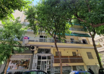 «Ήταν πολύ πονεμένοι άνθρωποι», λένε για τη μητέρα και το γιο που έπεσαν με το αυτοκίνητο στη θάλασσα