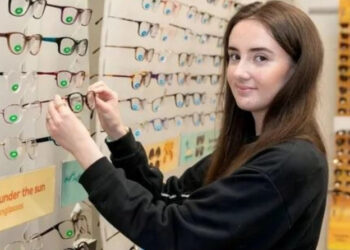 Νόμιζε πως χρειαζόταν γυαλιά, αλλά ο οπτικός την έστειλε στο νοσοκομείο – Μία μέρα αργότερα, ίσως να μην τα κατάφερνε