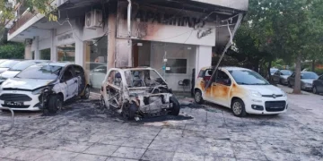 Alldaynews.gr Φωτιά σε έκθεση αυτοκινήτων στο Παλαιό Φάληρο – Κάηκαν τρία ΙΧ