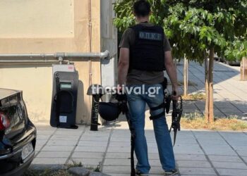 Θεσσαλονίκη: Άντρας σε αμόκ άνοιξε πυρ μπροστά στα παιδιά του, εγώ γεννούσε η γυναίκα του το 3ο παιδί-”Φούλ” στα Ναρκωτικά(video)