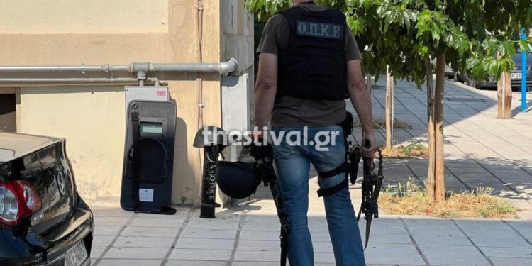 Θεσσαλονίκη: Άντρας σε αμόκ άνοιξε πυρ μπροστά στα παιδιά του, εγώ γεννούσε η γυναίκα του το 3ο παιδί-”Φούλ” στα Ναρκωτικά(video)