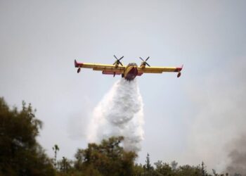 Συμβαίνει Τώρα: Καίγεται η Αρκαδία-Φόβοι για Δύσκολη νύχτα στην περιοχή