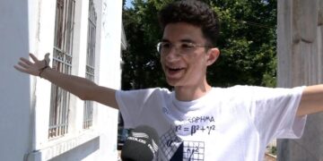 Alldaynews.gr Πανελλήνιες 2022: Ο ιρανός πρόσφυγας που αρίστευσε – «Έγραψα 20 Μαθηματικά, 20 Φυσική, 19,5 Χημεία»