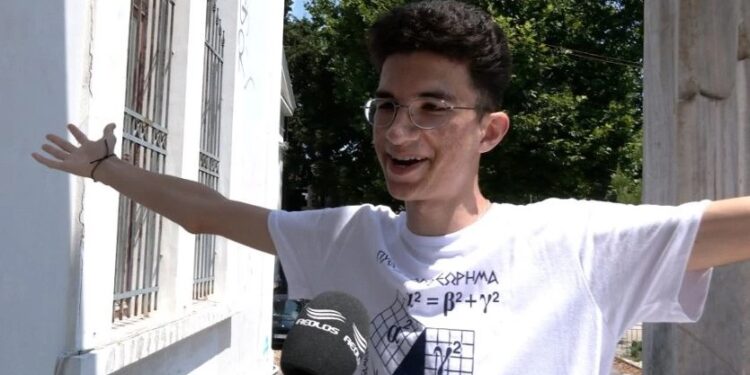 Alldaynews.gr Πανελλήνιες 2022: Ο ιρανός πρόσφυγας που αρίστευσε – «Έγραψα 20 Μαθηματικά, 20 Φυσική, 19,5 Χημεία»
