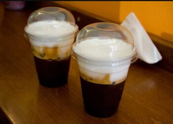 Ο καφές έφτασε τα 4,5 ευρώ στο… πλαστικό – Οι τιμές σοκ σε όλη την Ελλάδα