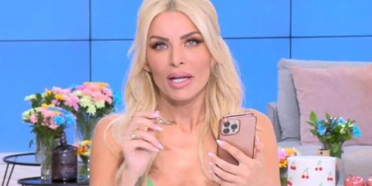 Απασφάλισε η Καινούργιου! «Αυτή που μας πετά τα στήθη της στη μάπα…»