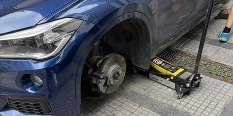 Alldaynews.gr Θεσσαλονίκη: Σπείρα κλέβει ζαντολάστιχα από αυτοκίνητα – Θύμα και ο Αντιδήμαρχος Κοινωνικής Πολιτικής