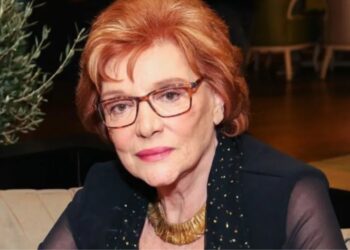 Μάρω Κοντού: «Κοιμάμαι γυμνή και όταν ξυπνάω κοιτιέμαι στον καθρέφτη και λέω “φτου σου κορίτσι μου, εσύ είσαι 80 plus;”»